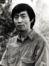 Författarporträtt av Bei Dao