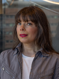 Poträttbild av Thella Johnson